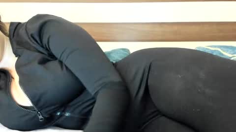 00ingrid00 online show from February 19, 2025, 12:25 am