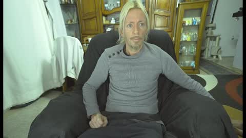 Snapshot of 00jeff31 chatting on December 31, 2024, 9:28 pm jeff online show from December 31, 2024, 9:28 pm