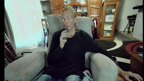 Snapshot of 00jeff31 chatting on September 17, 2025, 8:05 am jeff online show from September 17, 2025, 8:05 am