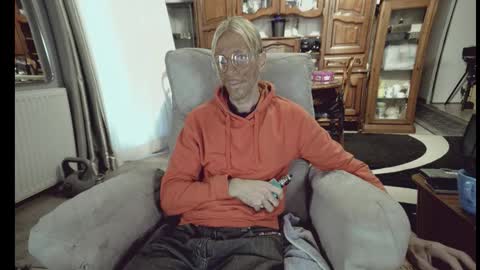 Snapshot of 00jeff31 chatting on October 1, 2025, 6:19 am jeff online show from October 1, 2025, 6:19 am