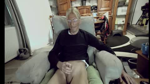 Snapshot of 00jeff31 chatting on October 9, 2025, 8:23 am jeff online show from October 9, 2025, 8:23 am