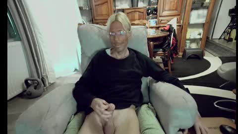 Snapshot of 00jeff31 chatting on October 11, 2025, 8:02 am jeff online show from October 11, 2025, 8:02 am