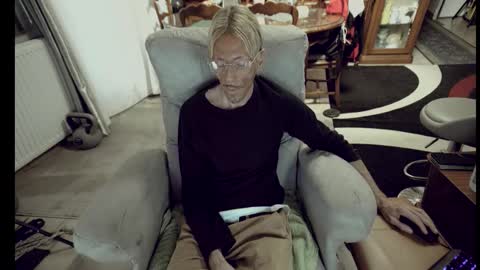 Snapshot of 00jeff31 chatting on October 14, 2025, 6:03 am jeff online show from October 14, 2025, 6:03 am