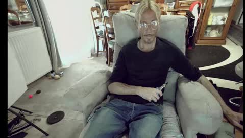 Snapshot of 00jeff31 chatting on November 2, 2025, 1:46 pm jeff online show from November 2, 2025, 1:46 pm