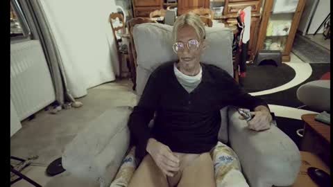 Snapshot of 00jeff31 chatting on November 7, 2025, 6:24 am jeff online show from November 7, 2025, 6:24 am