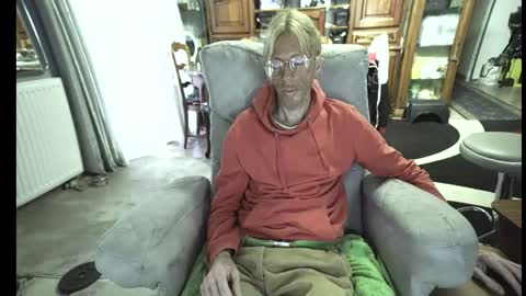 Snapshot of 00jeff31 chatting on December 1, 2025, 8:30 am jeff online show from December 1, 2025, 8:30 am