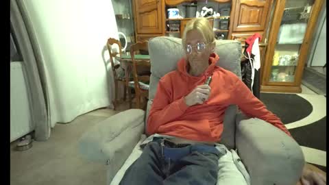 Snapshot of 00jeff31 chatting on December 14, 2025, 6:19 am jeff online show from December 14, 2025, 6:19 am