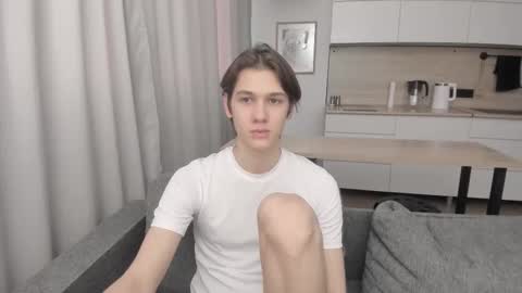 Snapshot of 0verlandd chatting on September 18, 2025, 12:18 pm Adam online show from September 18, 2025, 12:18 pm