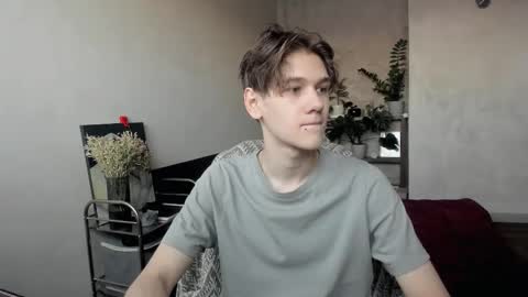 Snapshot of 0verlandd chatting on November 6, 2025, 10:05 am Adam online show from November 6, 2025, 10:05 am