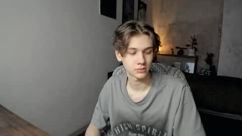 Snapshot of 0verlandd chatting on December 4, 2025, 9:07 am Adam online show from December 4, 2025, 9:07 am