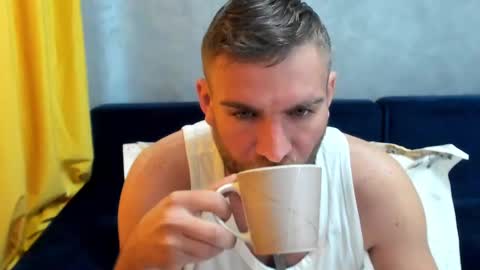 Snapshot of 10in_deluxe chatting on March 10, 2025, 5:11 am 10in_deluxe online show from March 10, 2025, 5:11 am