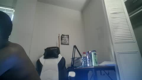 Snapshot of 11inchtattedtrinibad chatting on November 3, 2025, 6:09 pm 11inchtattedtrinibad online show from November 3, 2025, 6:09 pm