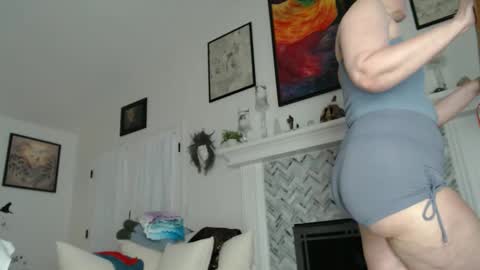 Aurora Willows online show from November 24, 2025, 12:38 pm