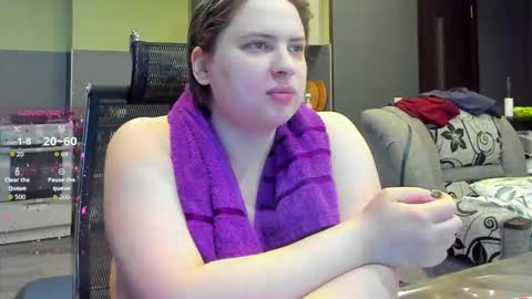 1LINDSEY1 online show from November 4, 2025, 2:16 pm