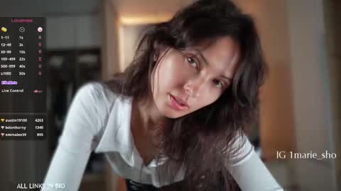 Marie online show from September 18, 2025, 6:43 pm