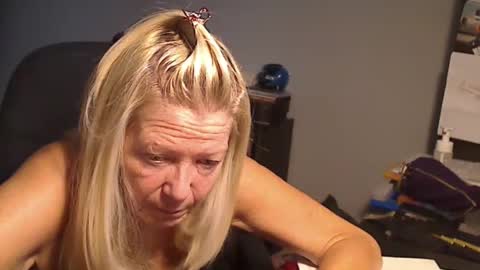 Susan online show from December 10, 2024, 3:22 pm