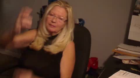 Susan online show from December 19, 2024, 2:01 am