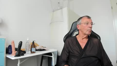 Henk online show from September 28, 2025, 3:17 pm