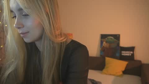 Elley  online show from December 24, 2024, 4:30 pm