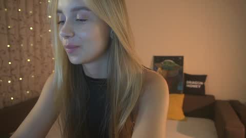 Elley  online show from December 26, 2024, 4:25 pm