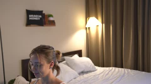 Elley  online show from September 17, 2025, 7:43 am