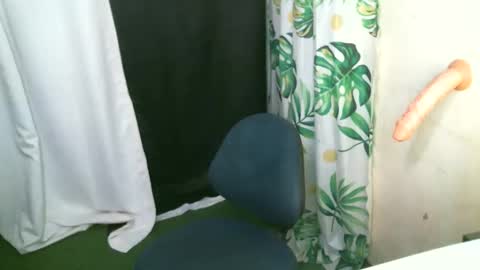 Snapshot of 2mella_reload chatting on September 21, 2025, 3:30 am MEL online show from September 21, 2025, 3:30 am