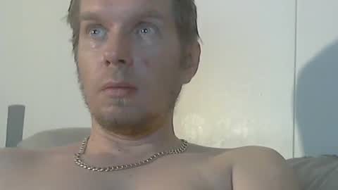 2small4you83 online show from December 28, 2024, 4:19 am