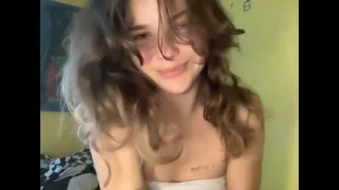 Snapshot of 75sowet018 chatting on November 3, 2025, 11:22 am 75sowet018 online show from November 3, 2025, 11:22 am