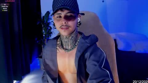 Snapshot of 777_stefantransmen chatting on December 20, 2025, 8:49 pm Stefan online show from December 20, 2025, 8:49 pm