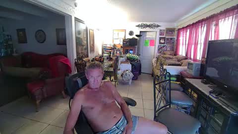 Snapshot of 86406stud chatting on December 11, 2024, 4:20 pm 86406stud online show from December 11, 2024, 4:20 pm