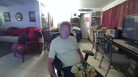 Snapshot of 86406stud chatting on December 25, 2024, 3:18 am 86406stud online show from December 25, 2024, 3:18 am