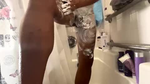 Snapshot of 8rown chatting on December 15, 2025, 7:29 pm Selfsuckboi online show from December 15, 2025, 7:29 pm