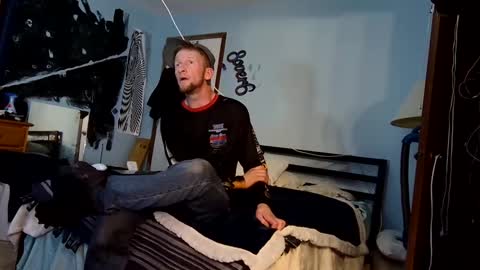 Snapshot of 9_25 chatting on December 22, 2024, 10:04 pm 8over6 online show from December 22, 2024, 10:04 pm