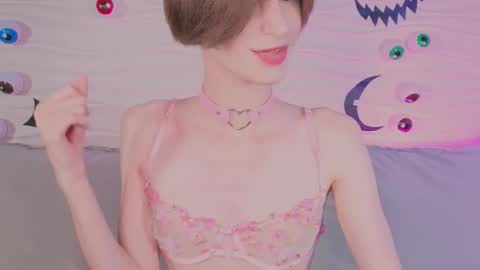 adrian online show from October 31, 2025, 5:19 am