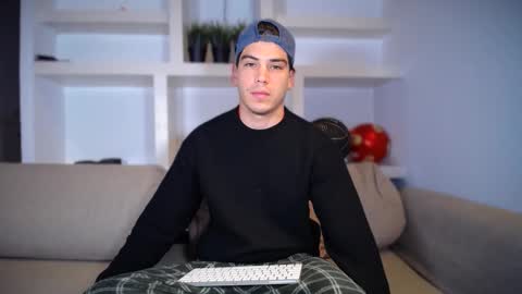 Snapshot of _aesthetic chatting on November 12, 2025, 7:24 pm _aesthetic online show from November 12, 2025, 7:24 pm