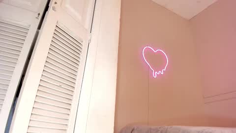 _aleja_x online show from October 25, 2025, 11:40 am