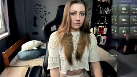 Snapshot of _aleksaa_ chatting on October 21, 2025, 12:17 pm Aleksandra online show from October 21, 2025, 12:17 pm