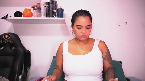 Snapshot of _alexaa_20 chatting on October 27, 2025, 11:47 am Alexa online show from October 27, 2025, 11:47 am