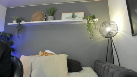 Snapshot of _aliice_1 chatting on February 7, 2025, 8:10 pm  Alice  online show from February 7, 2025, 8:10 pm