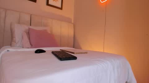 Hii I m Alison   online show from October 14, 2025, 11:33 am