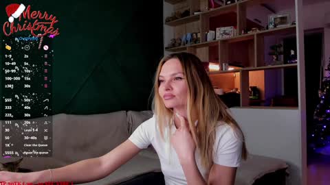 Mia online show from December 25, 2024, 3:38 pm