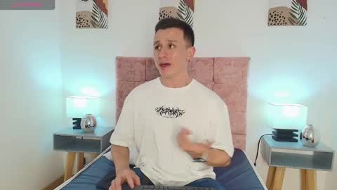 _andrewfalcon2 online show from January 19, 2025, 7:15 pm