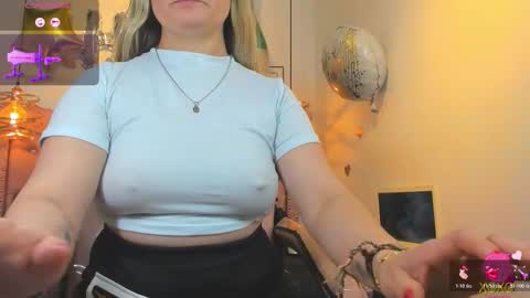 Snapshot of _antonella_11 chatting on November 25, 2025, 10:54 pm _antonella_11 online show from November 25, 2025, 10:54 pm