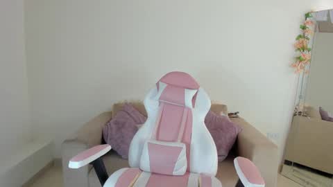 Snapshot of _april_smith_ chatting on December 12, 2024, 5:04 pm online show from December 12, 2024, 5:04 pm