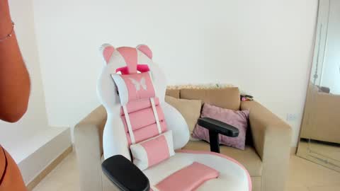 Snapshot of _april_smith_ chatting on January 18, 2025, 4:21 pm online show from January 18, 2025, 4:21 pm