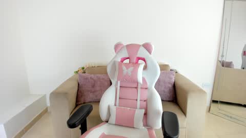 Snapshot of _april_smith_ chatting on January 29, 2025, 2:00 pm online show from January 29, 2025, 2:00 pm