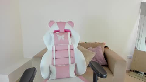 Snapshot of _april_smith_ chatting on February 17, 2025, 4:04 pm online show from February 17, 2025, 4:04 pm