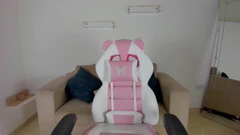 Snapshot of _april_smith_ chatting on September 10, 2025, 12:16 pm online show from September 10, 2025, 12:16 pm