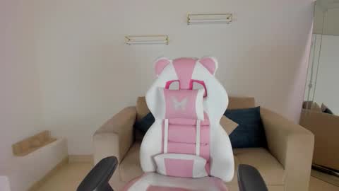 Snapshot of _april_smith_ chatting on September 15, 2025, 12:16 pm online show from September 15, 2025, 12:16 pm