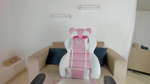 Snapshot of _april_smith_ chatting on October 3, 2025, 12:13 pm online show from October 3, 2025, 12:13 pm